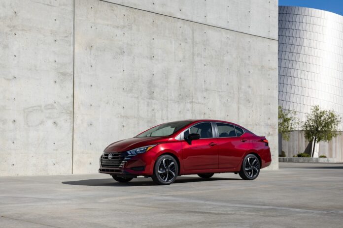 2023 Nissan Nissan Versa-37