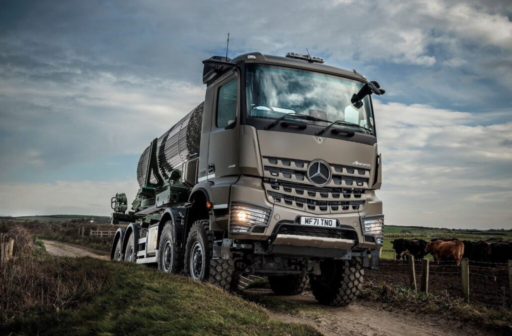 Mercedes-Benz preparará un vehículo de ocho ruedas para los caminos más desafiantes