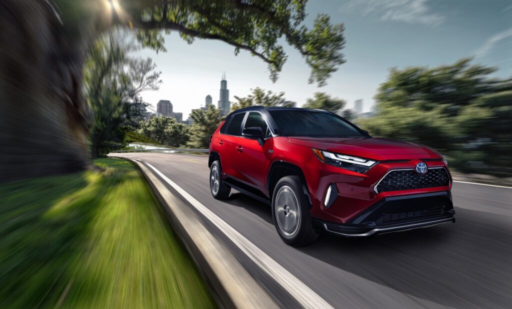 La combinación ideal de conducción híbrida-eléctrica con la RAV4 Prime 2024