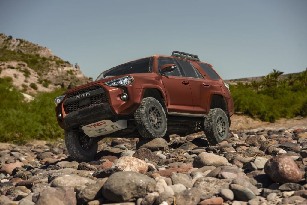 La Toyota 4Runner del 2024 con pocos cambios pero con su robusta capacidad todoterreno