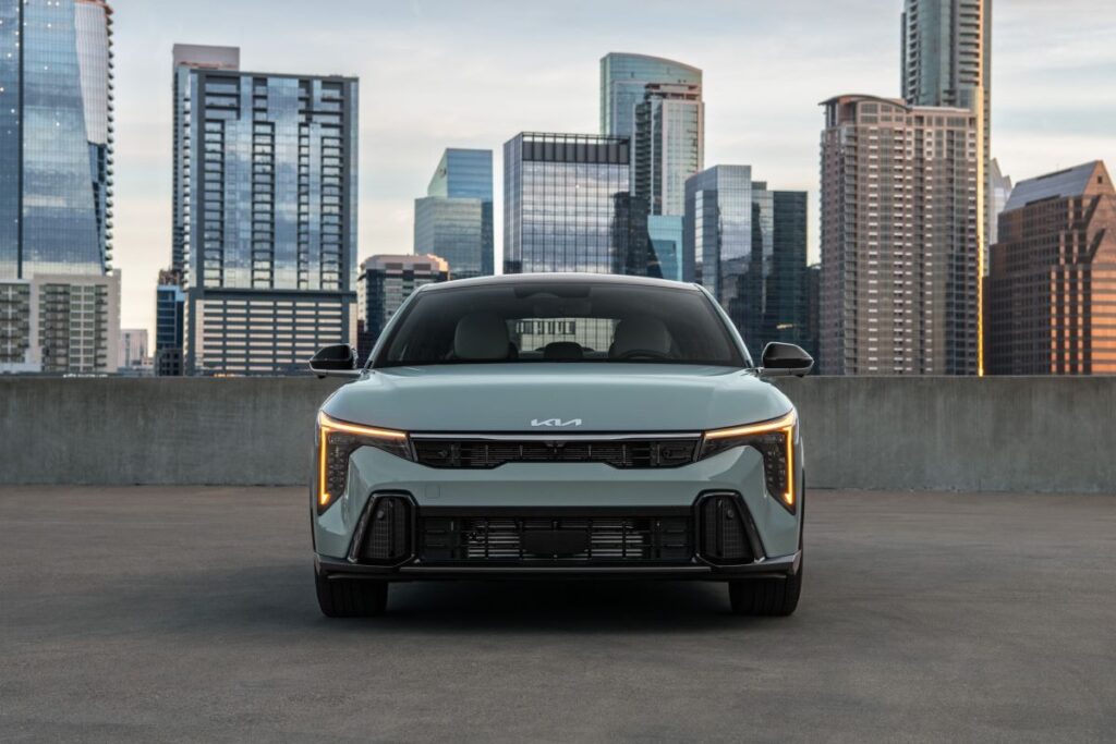 El nuevo Kia K4 del 2025 llegó a Texas Hill Country para su presentación a la prensa nacional