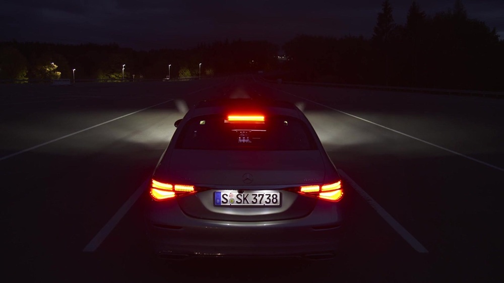 ¿Cuáles son los 5 vehículos con el sistema de faros LED matriciales más avanzado para conducción nocturna?